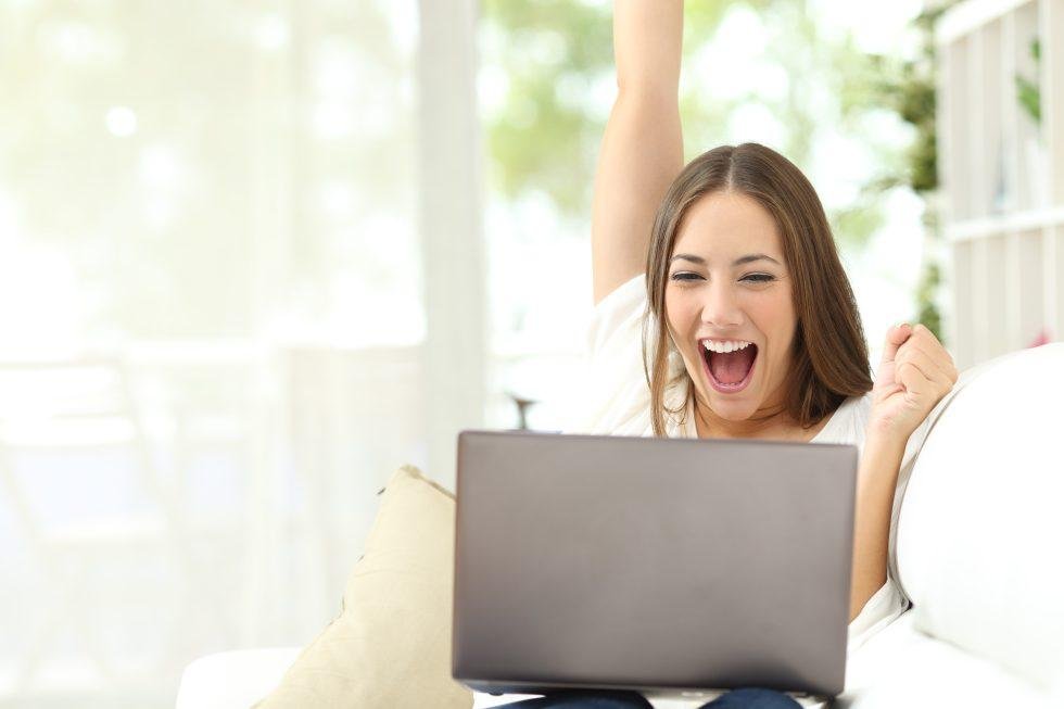 laptop-woman-980x653